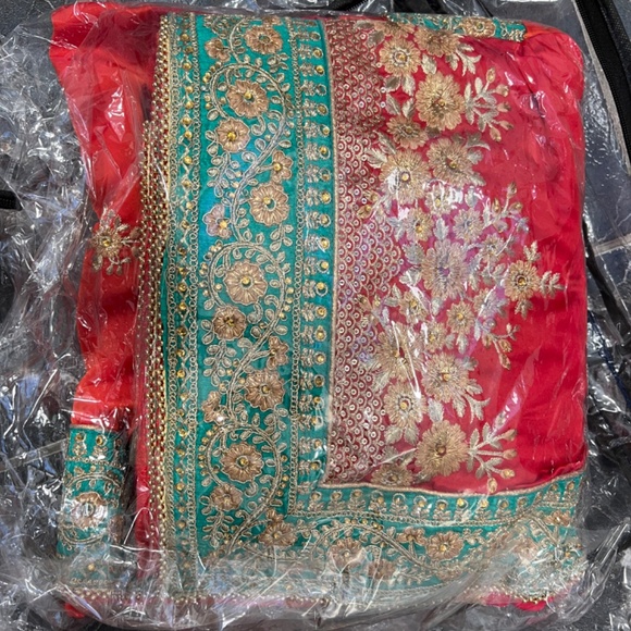 Lashkaraa Teal and Red Saree - Picture 3 of 9